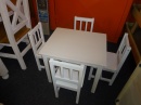 bílý dětský stolek